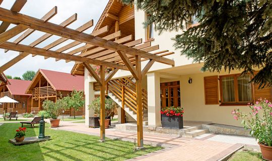 Family Apartmanházak és Panzió - Orchidea Hotel Lipót